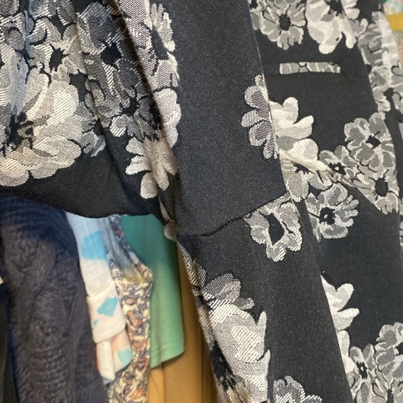 Coldwater Creek SZ 12 Stretch Floral pants w/ 2 front hook 1 button zip up - Picture 5 of 10